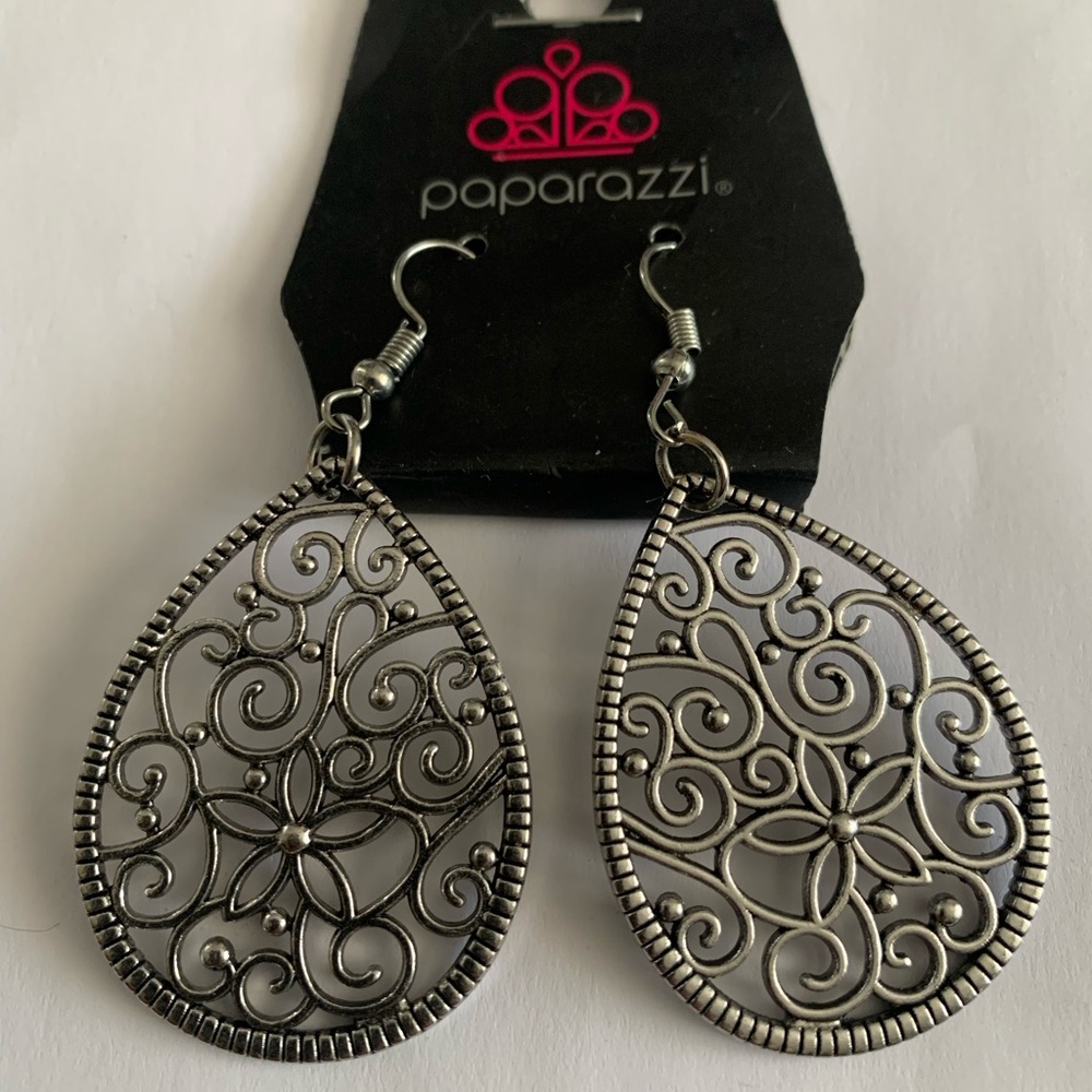 Elegant Silver Filigree Teardrop Earrings